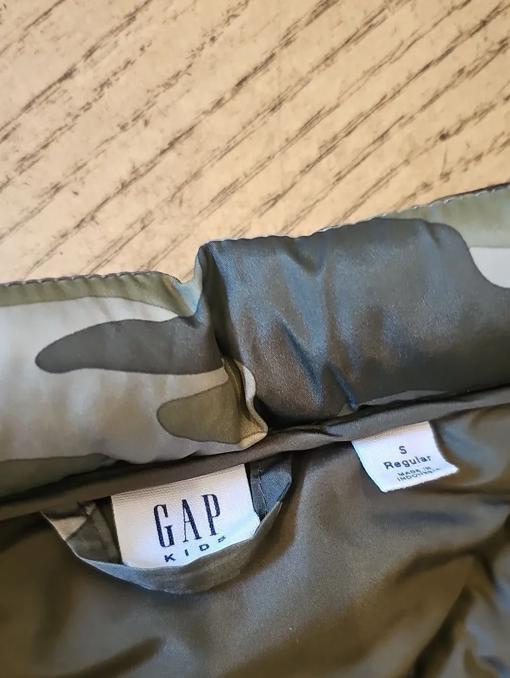 GAP Girls' Green Camo Puffer Vest with Pink Heart Accents Size S